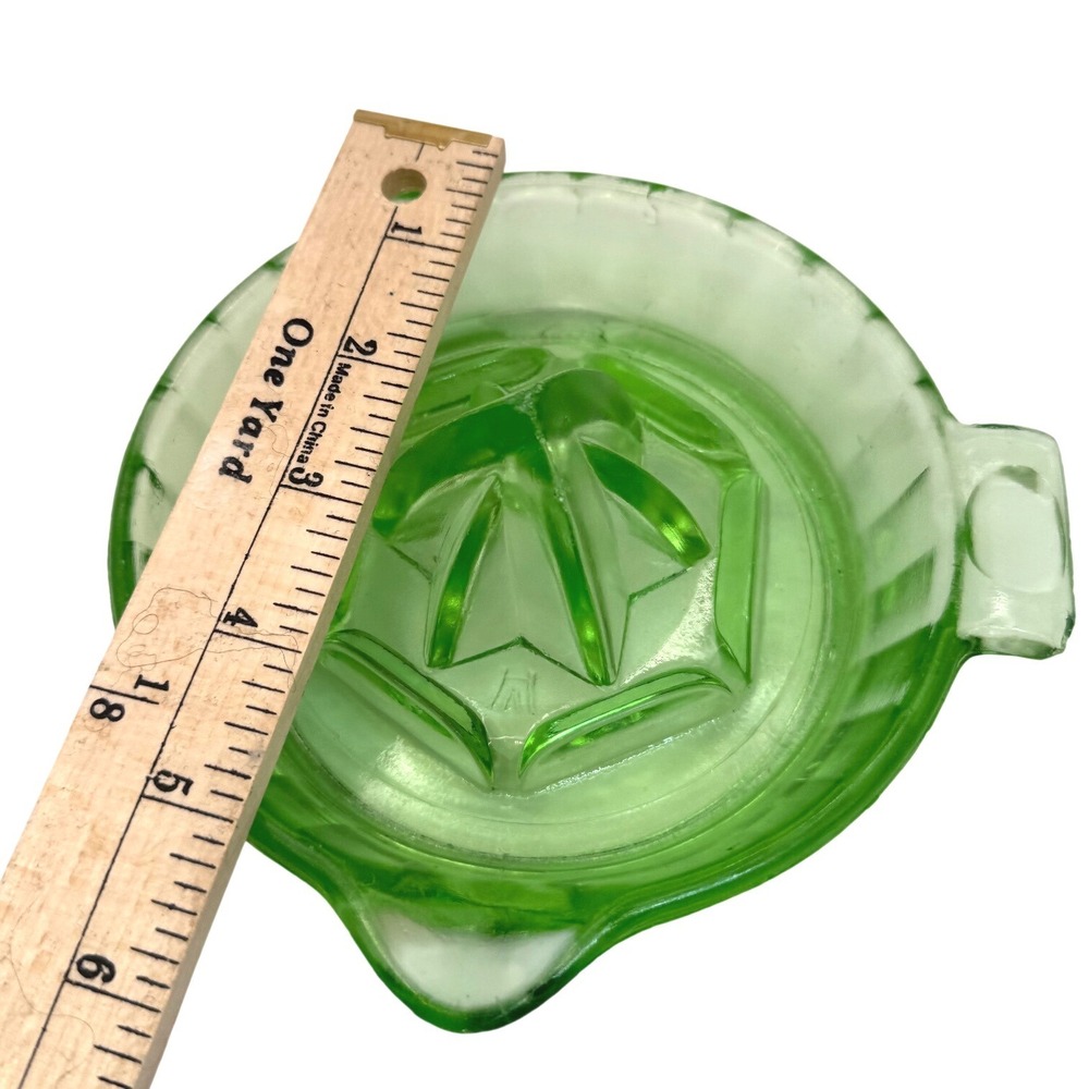 Vintage Uranium‎ Glass Citrus Juicer Reamer AS-IS Chip Bottom UV Glow - Picture 9 of 12